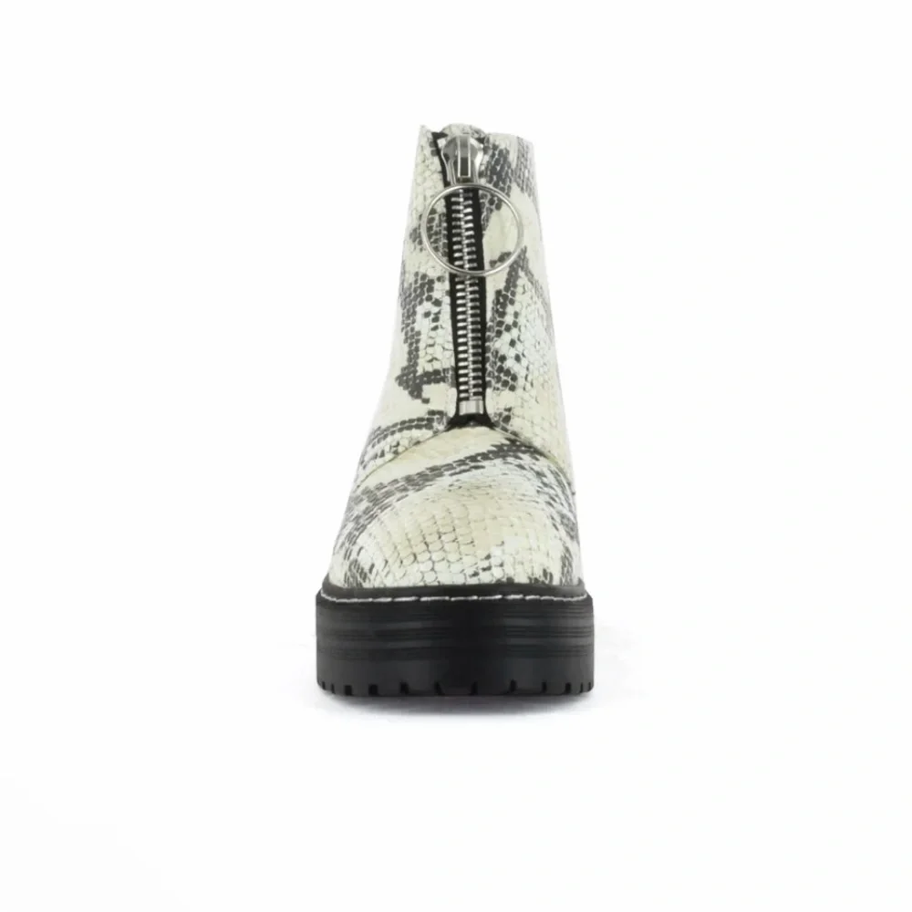 NWT ZOE Platform Snakeskin Bootie - Size 9 - Picture 2 of 5